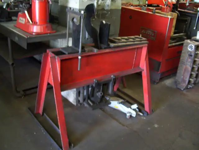 Crankshaft straightener