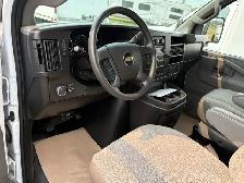 2024 CHEVROLET EXPRESS 3500 12’ CUBE VAN RAMP LOADED CAN LEASE! - Photo 4