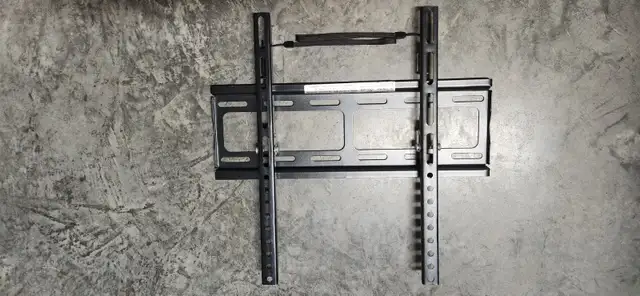 Flat/Tilt TV Wall Mount for sale