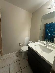 16th/Bayview Bedroom Suite with Ensuite Bathroom - Photo 2