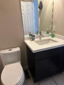 16th/Bayview Bedroom Suite with Ensuite Bathroom - Photo 3