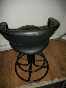 LEATHER BAR STOOLS EN CUIRE  COMME MEUF  LIKE NEW  $75 - $125 - Photo 4