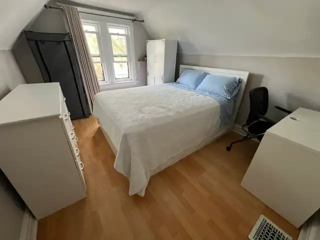 Short/Long Term,Private Furnished Room,In3-Bedroom furnishedApt