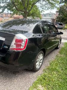 2010 Nissan Sentra - Photo 2