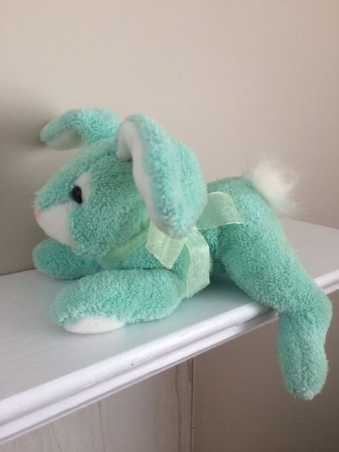 BÉBÉ LAPIN NEUF ULTRA-DOUX TURQUOISE BLANC 8'LONGx6'HAUT: $5.00