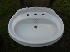 For Sale Brand New Bathtub, Sink, Toilet & Hardware - Photo 3