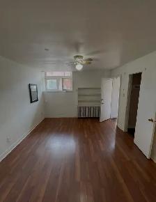 Studio Apartment – Harbord & Bathurst –$1250 Avail now - Photo 2