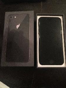 256GB IPHONE 11 BLACK  All ACCESSORIES UNLOCKED-$199