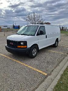 GMC 2013 Savana 2500 van - Photo 2