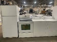 Réfrigérateur, Cuisinière, Laveuse et Sécheuse en blanc