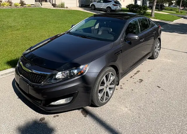 2011 Kia Optima EX safetied low km moonroof