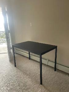 Black Table/Desk - Photo 4