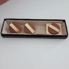BOUCLES D'OREILLES BROCHE NEUVES BEIGES OR: $15.00 POUR LE TOUT - Photo 2