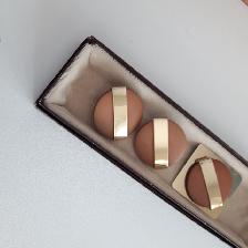 BOUCLES D'OREILLES BROCHE NEUVES BEIGES OR: $15.00 POUR LE TOUT - Photo 3