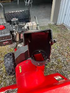 GREAT CONDITION GAS POWERED SNOW BLOWER - Photo 2