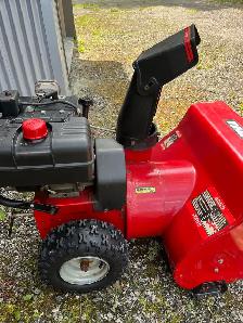 GREAT CONDITION GAS POWERED SNOW BLOWER - Photo 5