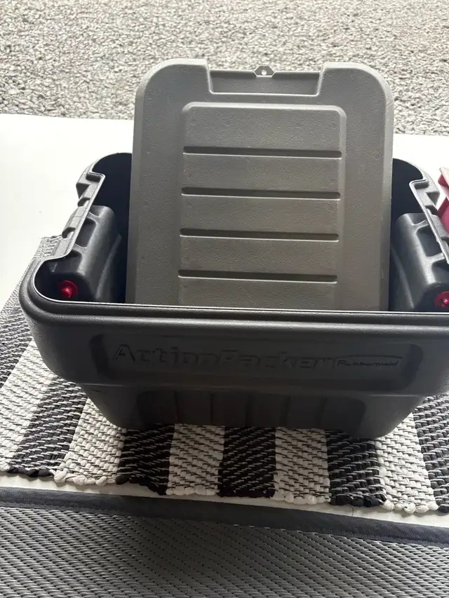 Rubbermade Lockable Container