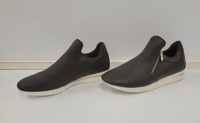 (B1389) Spring Shoes - Size 10
