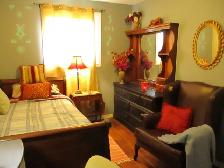 Room for rent or couch surf n' save! - Photo 5