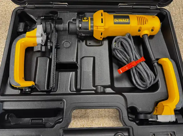 DEWALT DW660SK 5-Amp 30,000 RPM Corded Rotary Cut-Out Tool Kit