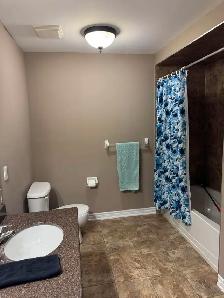 1 Student Bedroom Available for Rent - Photo 6