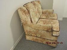 Loveseat - Photo 2