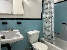 Downtown Near McGill All Included Furnitured Studio for Rent !! - Photo 9