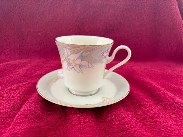 MIKASA FINE CHINA, Japan – Charisma Gray with Gold Rim
