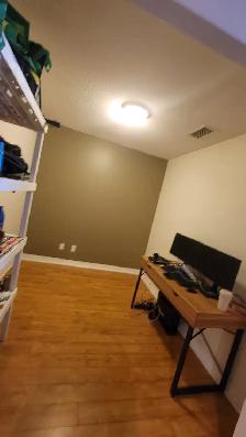 Spacious Private Room (Den) For Rent - Next to Square One - Photo 5