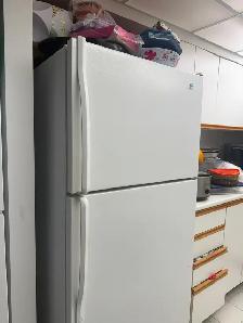 30'  WHIRLPOOL FRIDGE WHITE  - 2 DOOR