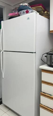 30'  WHIRLPOOL FRIDGE WHITE  - 2 DOOR - Photo 3