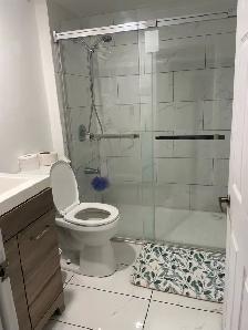 très grande chambre, double à louer dans  sous-sol de maison - Photo 5