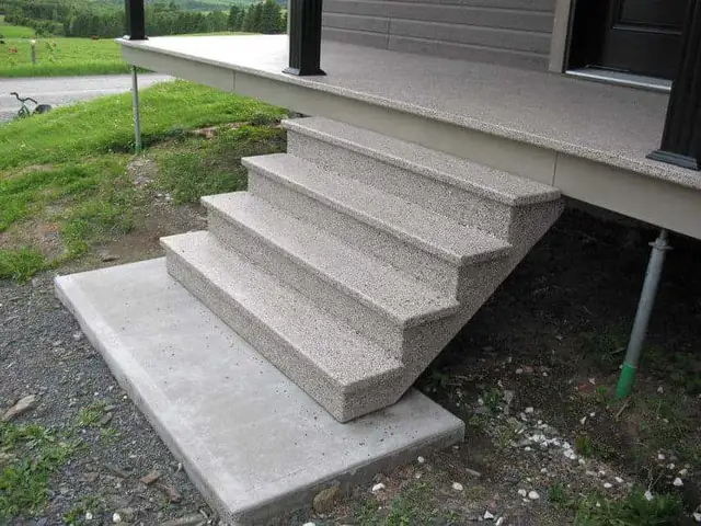 Patios et escaliers en fibre de verre sur mesure