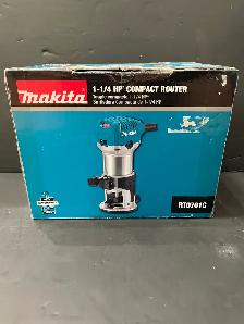 MAKITA 1-1/4 HP COMPACT ROUTER RT0701C