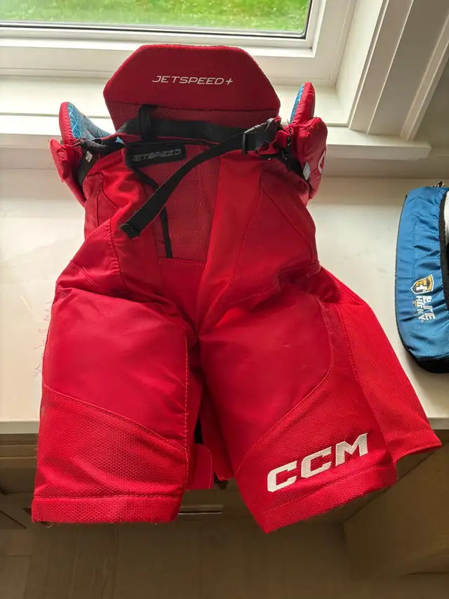 CCM jet speed pants ( size Jr large) in great shap.