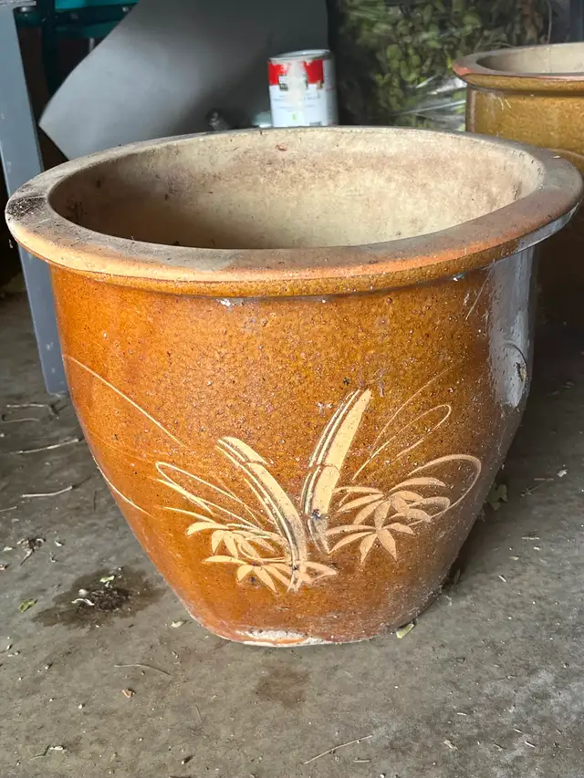 2 matching ceramic flower pots for sale