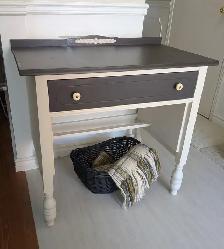 Table - Solid Wood – refinished in a white and deep brown colour - Photo 4