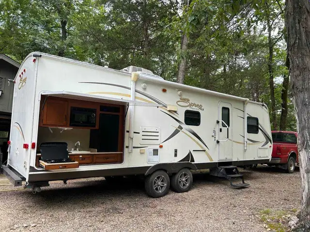 2013 KZ Spree 30ft camper trailer