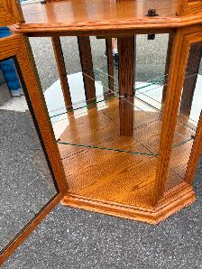 Beautiful Corner Curio Cabinet - Photo 7