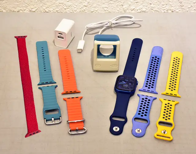 Apple Watch with LOTS of Accessories (Mint)