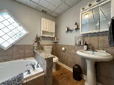 Charming Bridgeland House for Rent - Both Levels & Garage - Photo 7