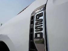 2025 Ford F-250 HD Series  2025 FX-4 SUPER DUTY  4x4 / COM - Photo 40