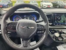 2022 CHRYSLER PACIFICA TOURING L - Photo 17