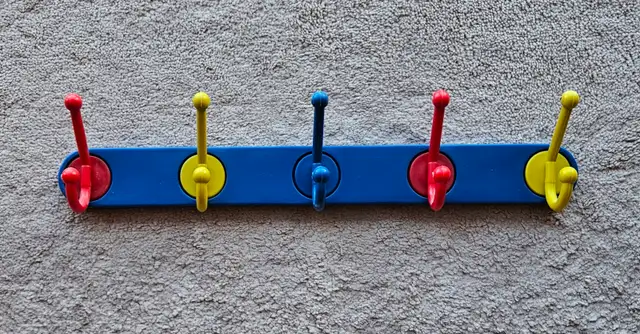 NEW WALL MOUNTED HOOK RACK WITH 5 HOOKS