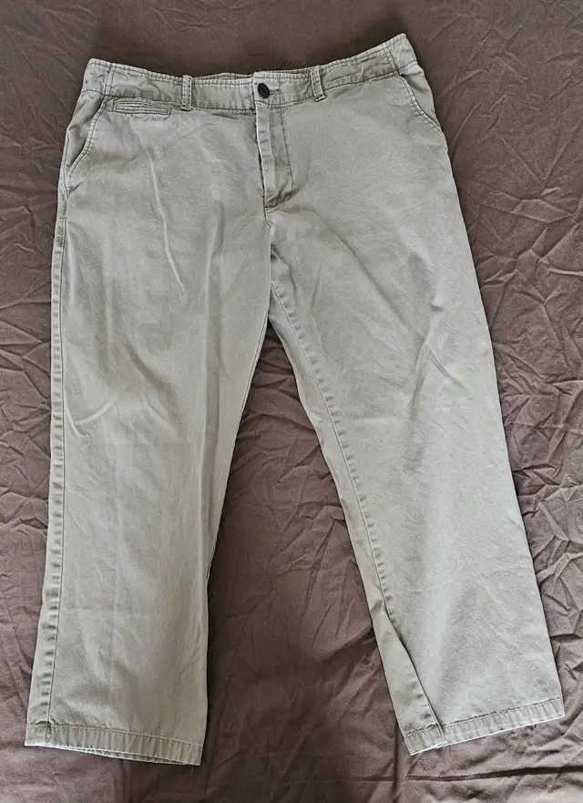MEN'S KHAKI PANT WITH A NEW BELT (36 X 30)