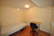Spacious Bedroom Near Sheridan College for Rent - Photo 4