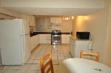 Spacious Bedroom Near Sheridan College for Rent - Photo 6