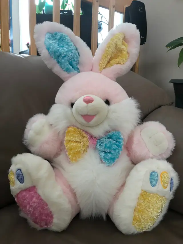 BEAU GRAND BÉBÉ LAPIN NEUF SUPER-DOUX 24'HAUTx12'ÉPAIS: $20.00