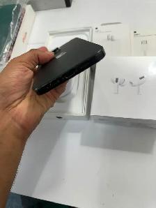 iPhone 16 Pro Max 256GB WITH BOX -UNLOCKED - Photo 3