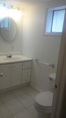 Gorgeous readily available one private room in Scarborough - Photo 9